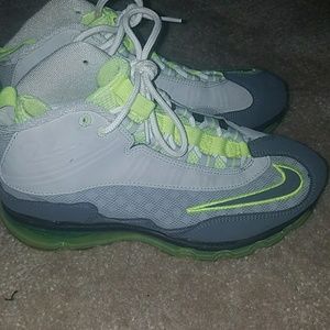 Nike Ken Griffey Jr. 24